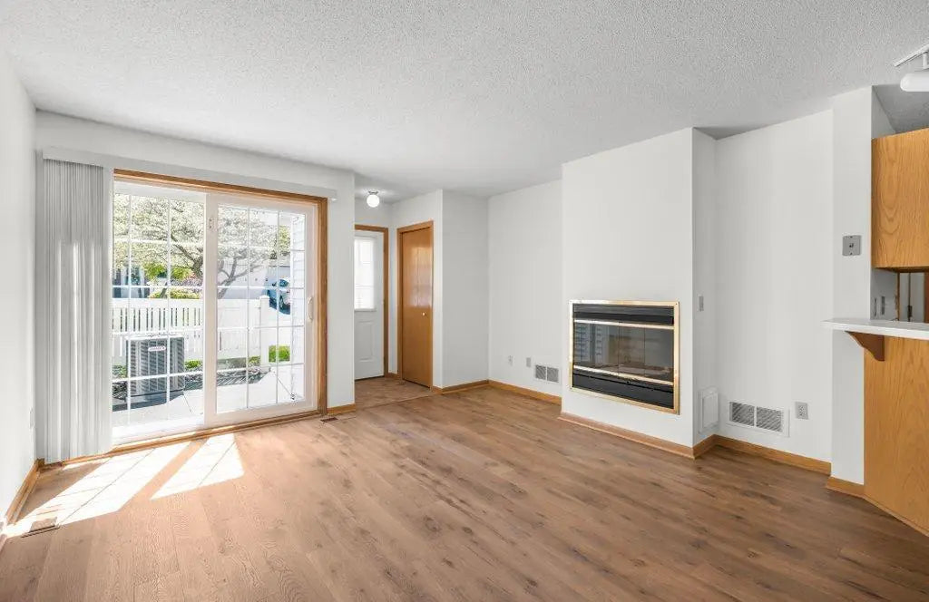 8362 Copperfield Way, Inver Grove Heights, MN 55076
