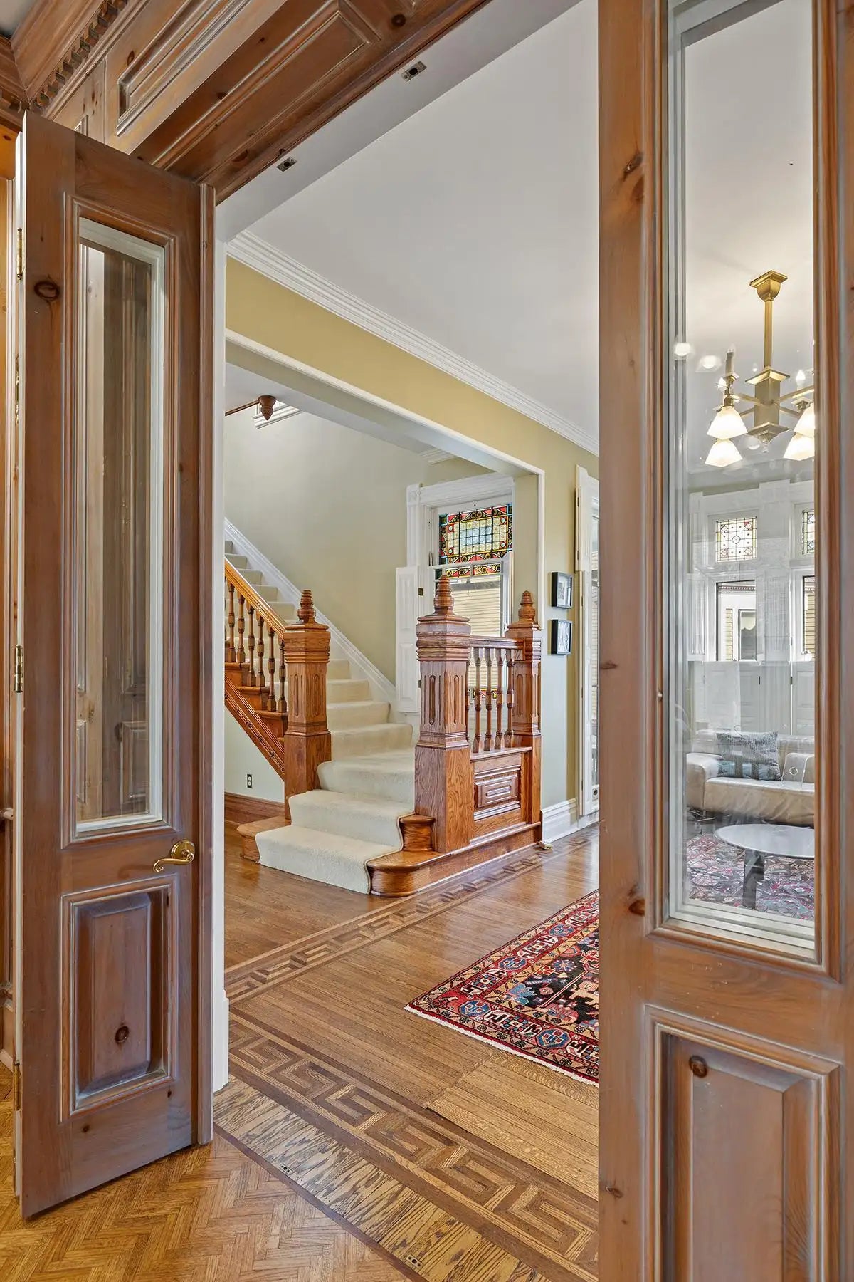 422 Laurel Avenue, Saint Paul, MN 55102