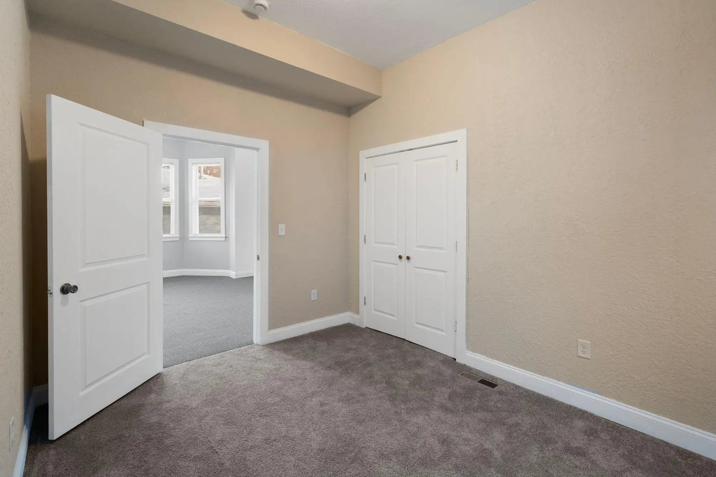 1053 Lawson Avenue, Saint Paul, MN 55106