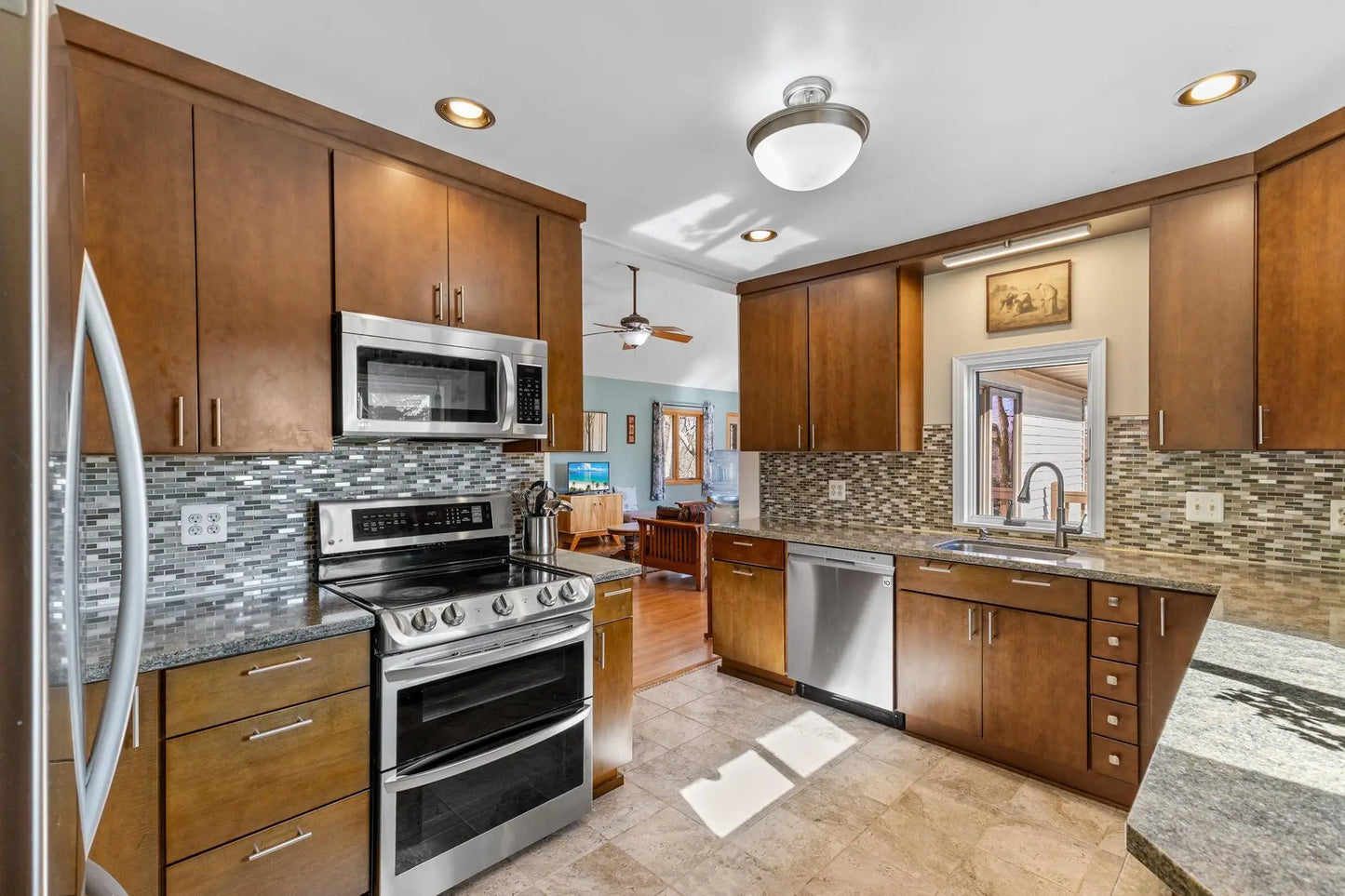 6095 Delaney Way, Inver Grove Heights, MN 55076