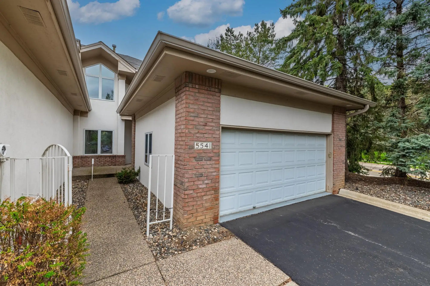 5541 70th Street, Edina, MN 55439
