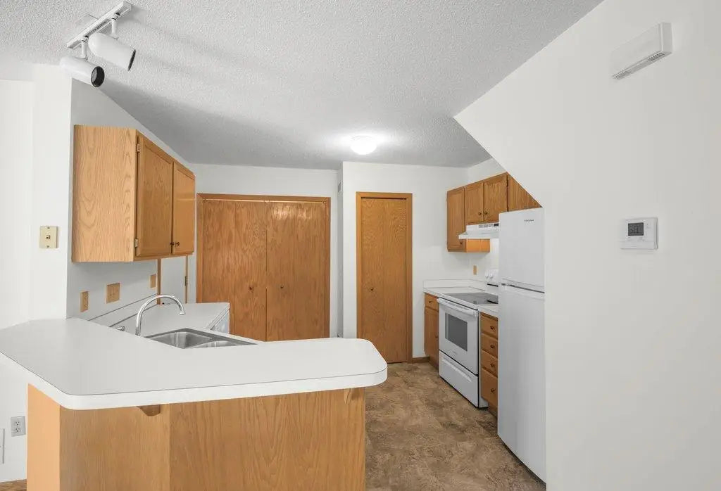 8362 Copperfield Way, Inver Grove Heights, MN 55076