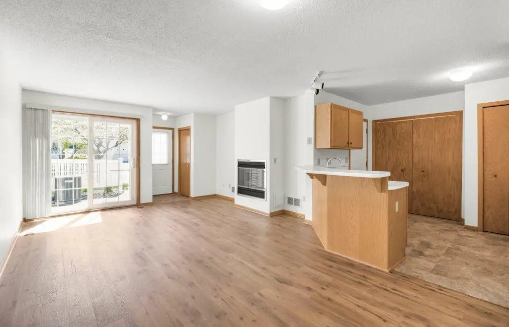 8362 Copperfield Way, Inver Grove Heights, MN 55076