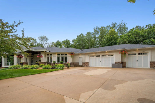 9401 Elm Court, Credit River Twp, MN 55372