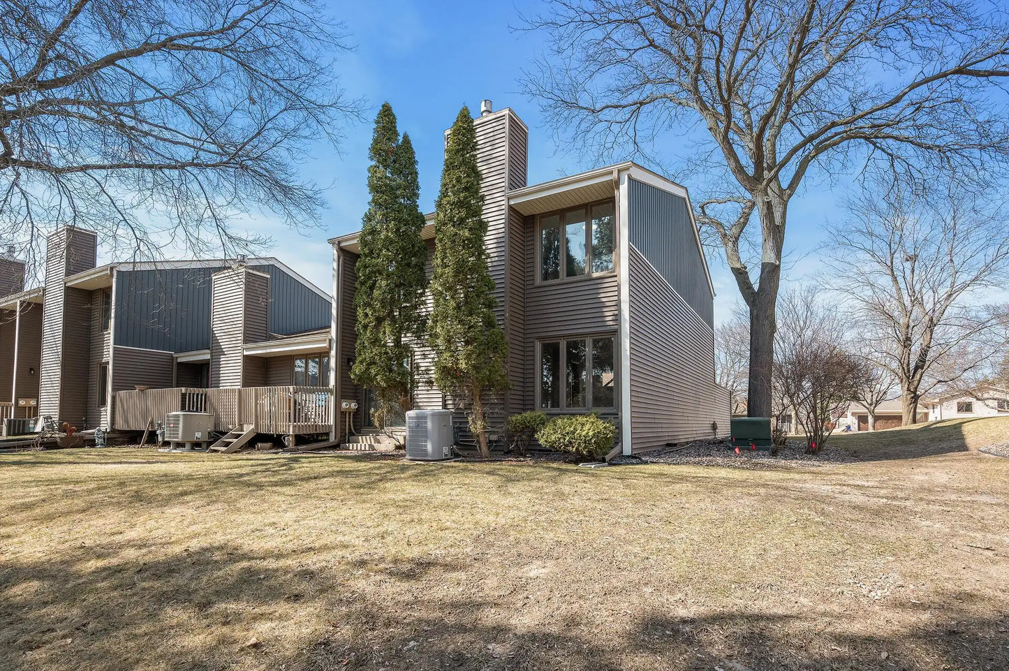 570 Woodhill Drive, Roseville, MN 55113