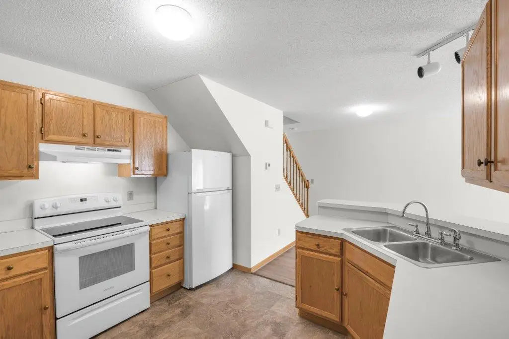 8362 Copperfield Way, Inver Grove Heights, MN 55076
