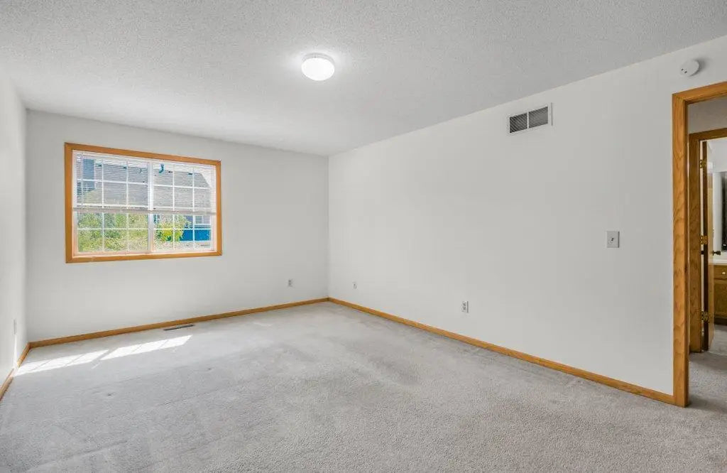 8362 Copperfield Way, Inver Grove Heights, MN 55076