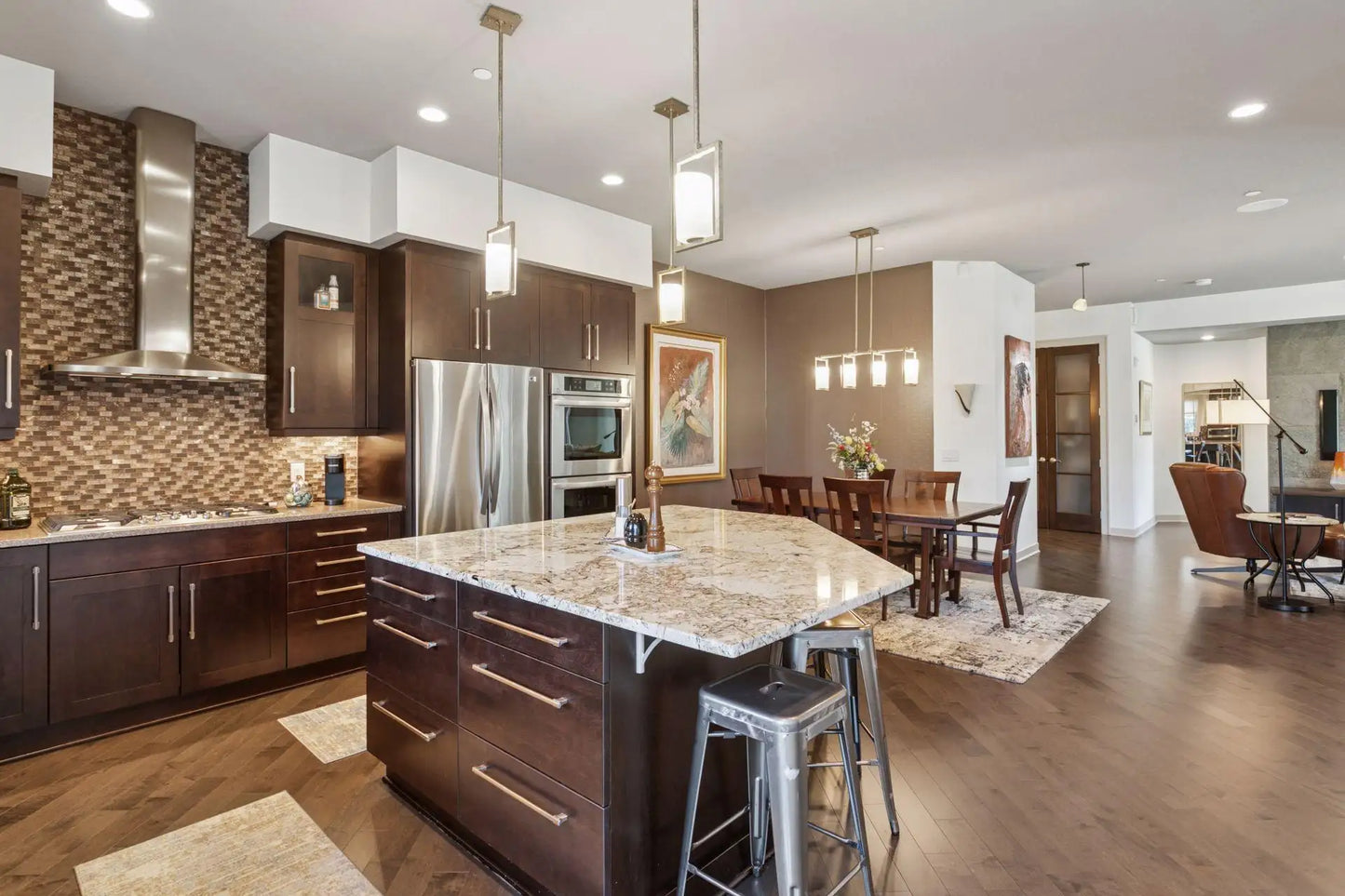 555 Oak Ridge Place, Hopkins, MN 55305