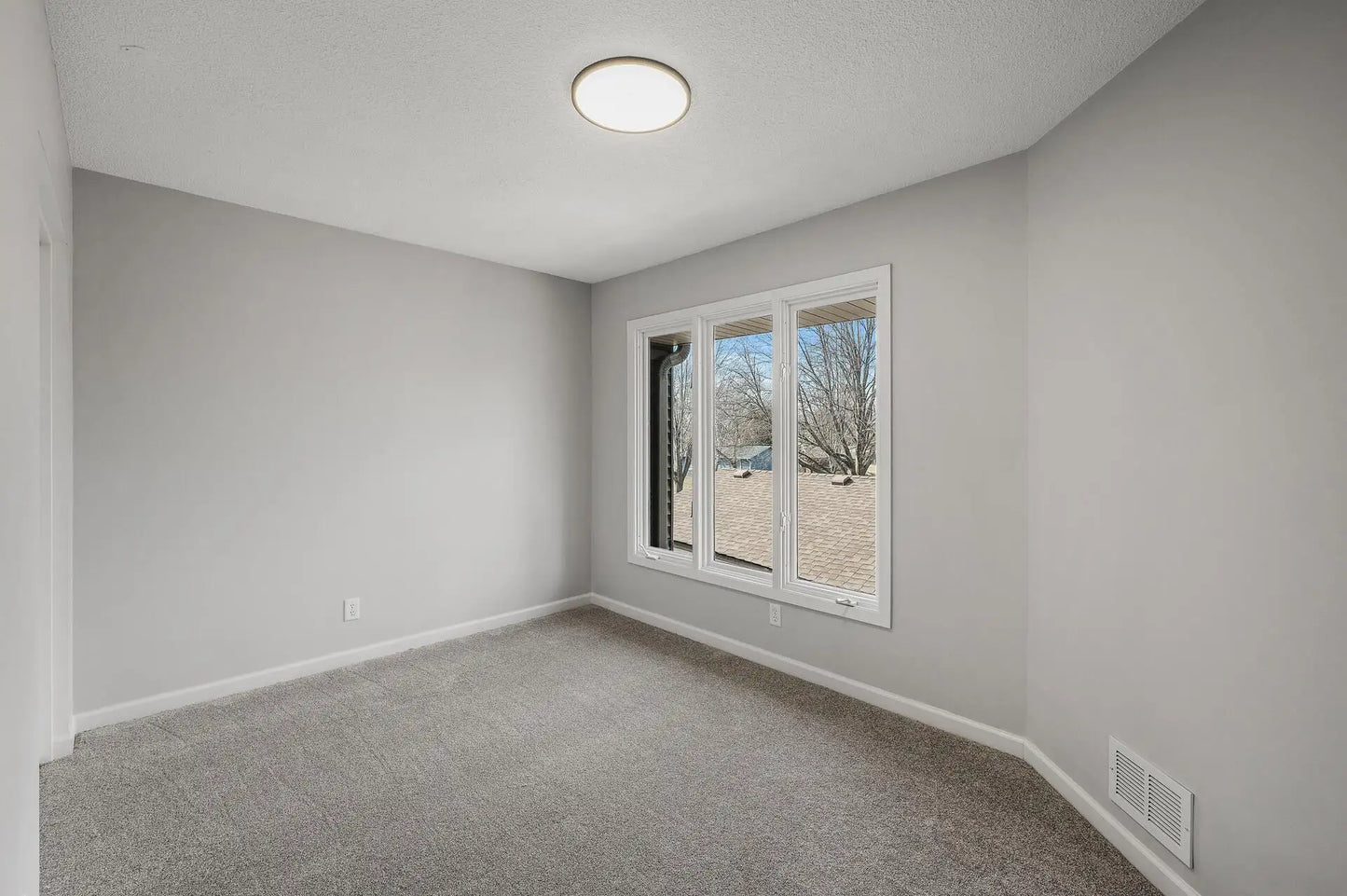 570 Woodhill Drive, Roseville, MN 55113