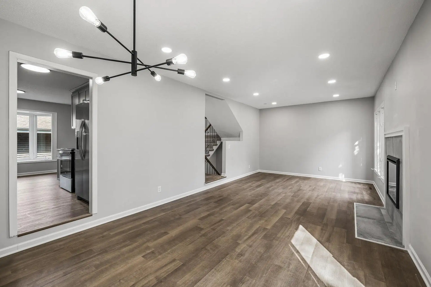 570 Woodhill Drive, Roseville, MN 55113