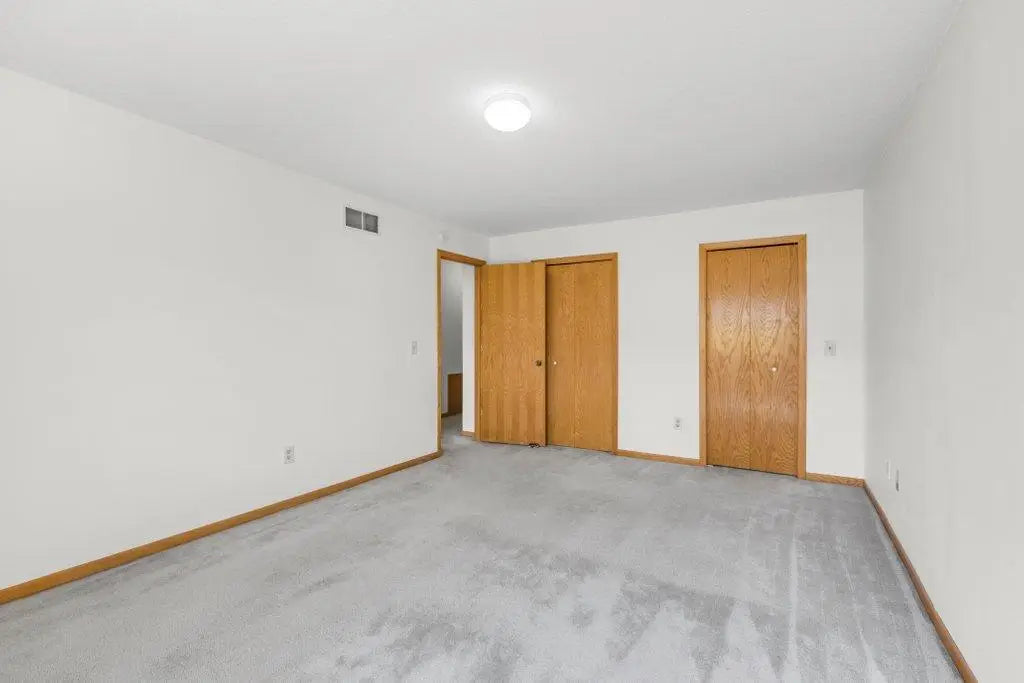 8362 Copperfield Way, Inver Grove Heights, MN 55076