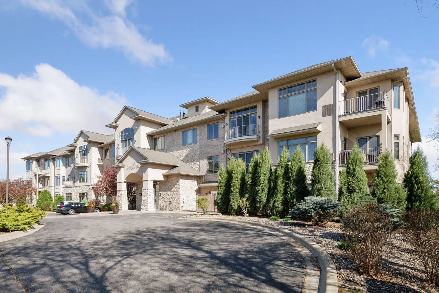 555 Oak Ridge Place, Hopkins, MN 55305